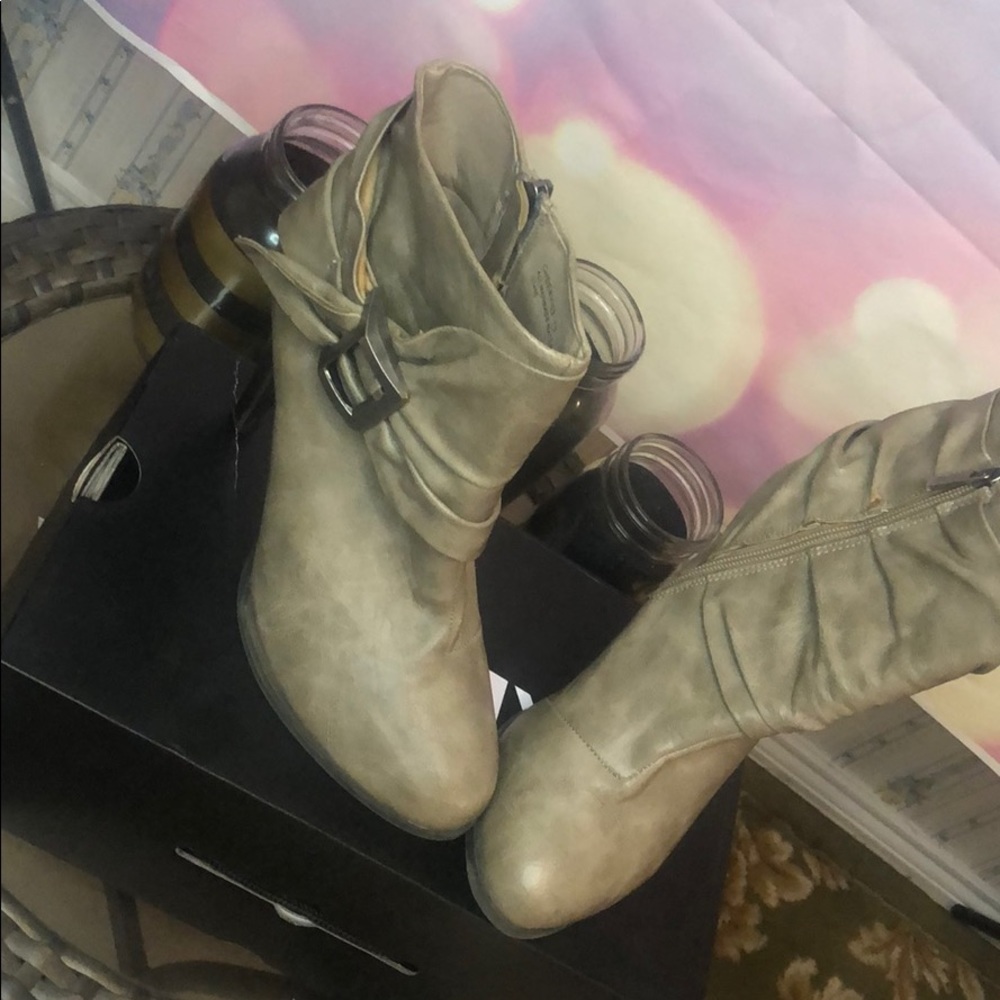 Heel boots
